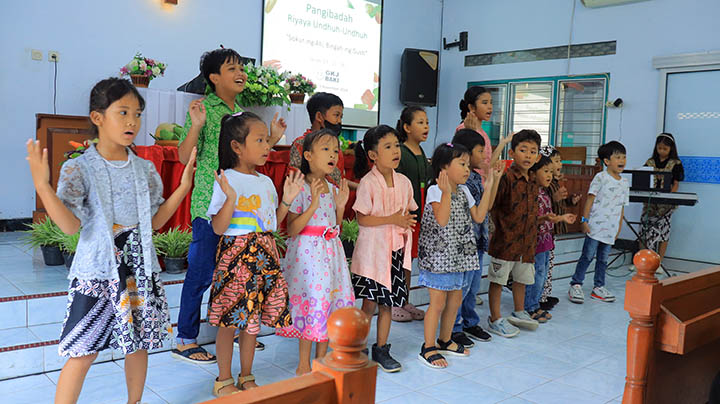 galeri, Riyaya Unduh-Unduh Tahun 2024 di Gereja Pepanthan Daleman, gereja kristen jawa, gkj, gkj baki, gereja kristen jawa baki, baki, sukoharjo, gkj klasis sukoharjo, klasis sukoharjo, klasis, sinode gkj, sinode 